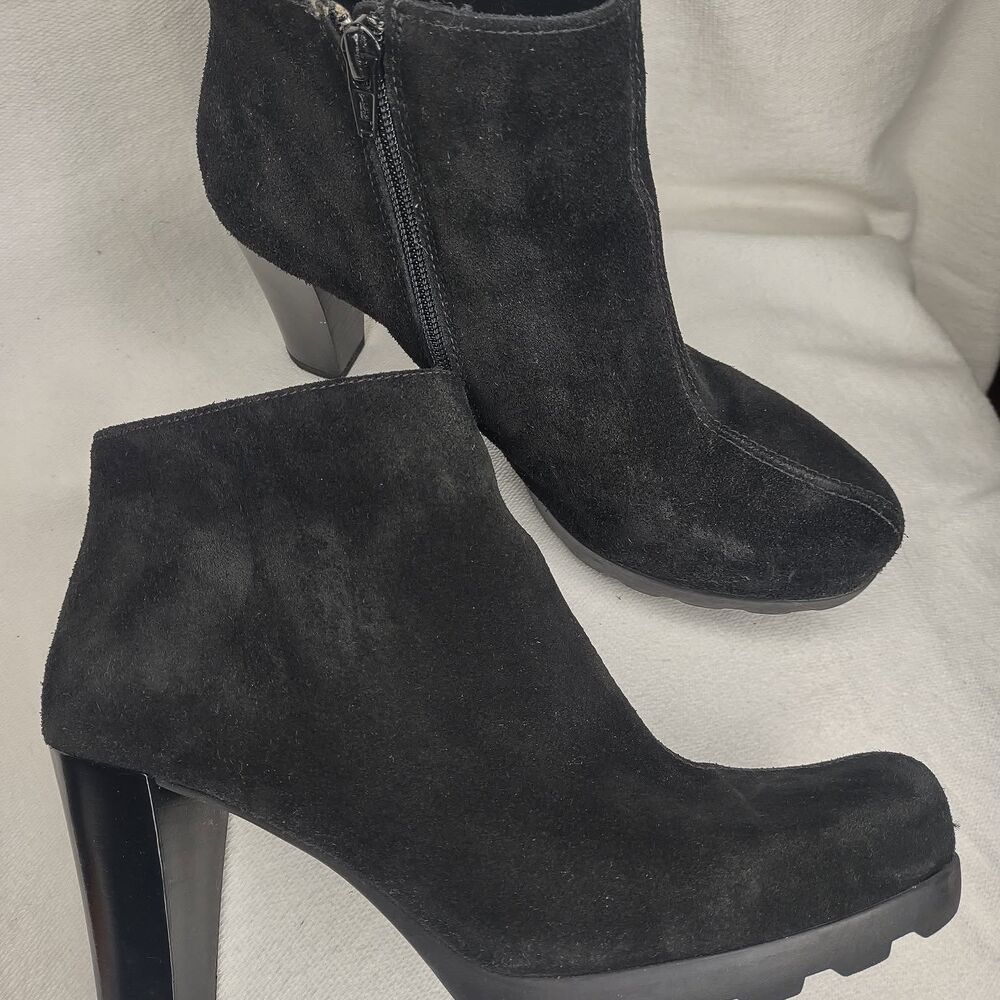 La CANADIENNE Black Suede Boots 8M